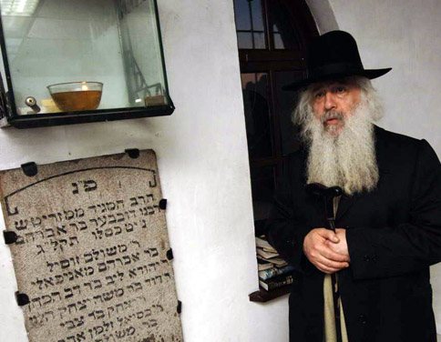 Rabbi David Pinto Shlita in the grave site of the Maggid of mezritch